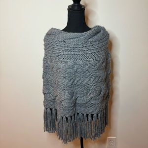 NWT Maurices Grey Cable Knit Fringe Poncho